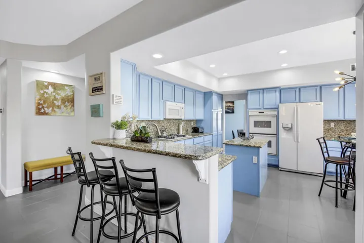 38 KITCHEN MLS SIZE