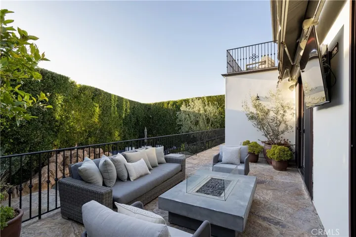 420 De Sola Terrace, Corona Del Mar, California 92625