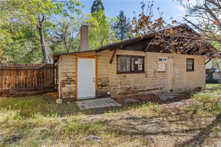 799 Mountain View, Wrightwood, California 92397
