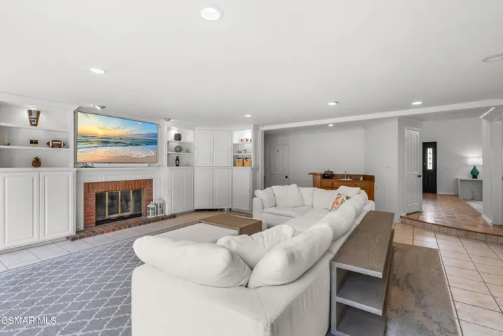 5045 Wagner Way - Family Room