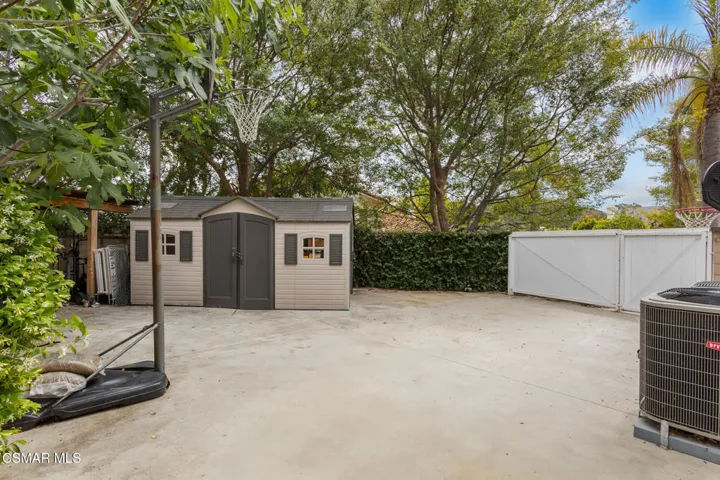 Spacious Side Yard