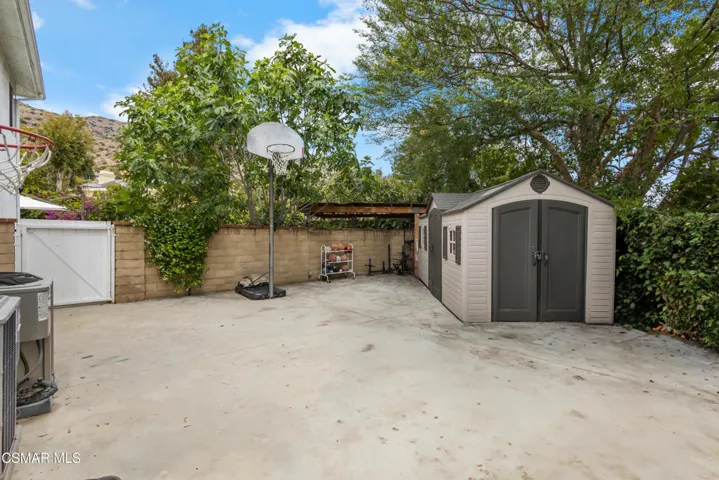 Spacious Side Yard