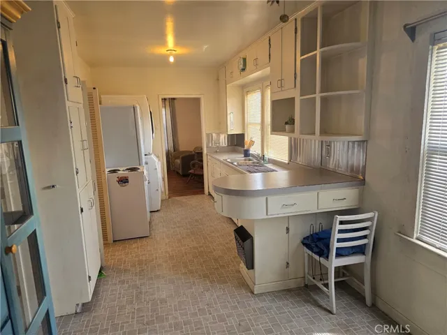 605 Delwood, Westwood, California 96137