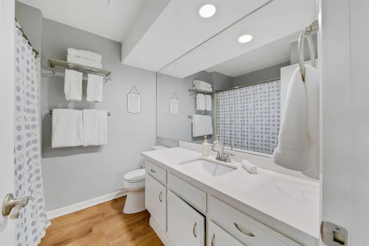 23 BATHROOM MLS