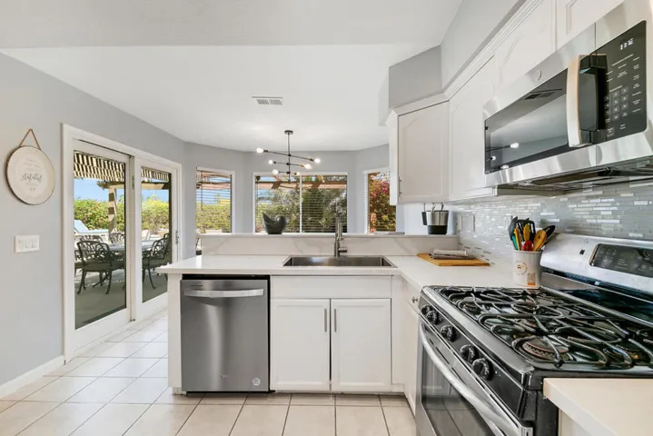 13 KITCHEN MLS
