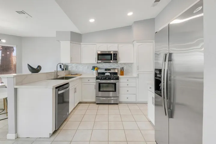 11 KITCHEN MLS