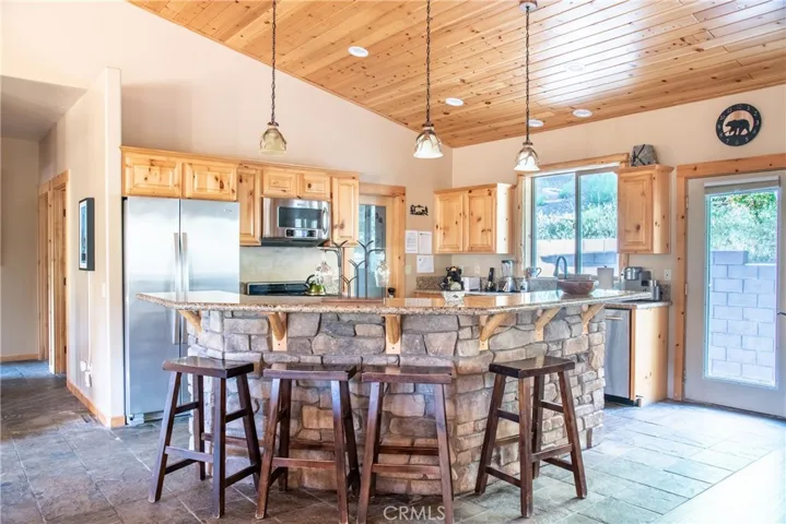 43628 Yosemite Drive, Big Bear Lake, California 92315