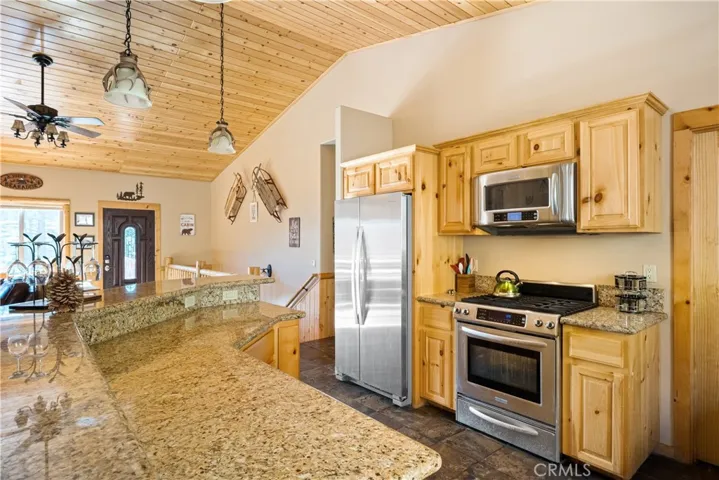 43628 Yosemite Drive, Big Bear Lake, California 92315