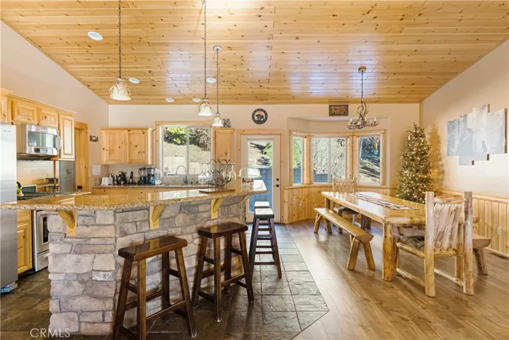 43628 Yosemite Drive, Big Bear Lake, California 92315