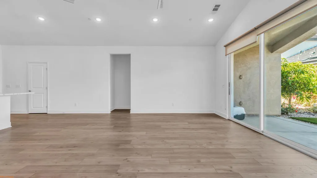 Were Focused 84208 Novello-3