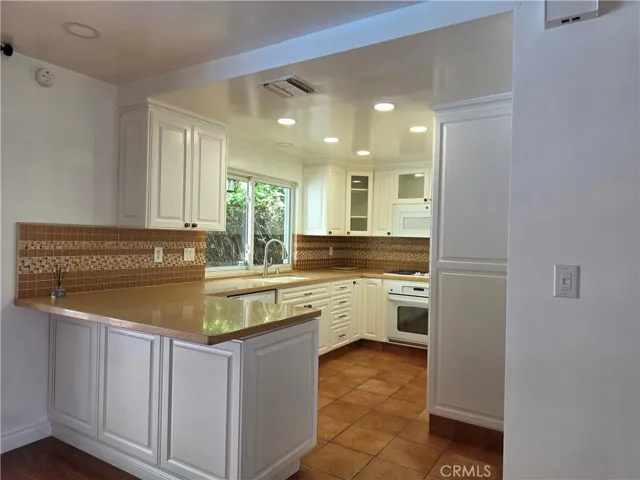 18507 Brasilia Drive, Northridge, California 91326