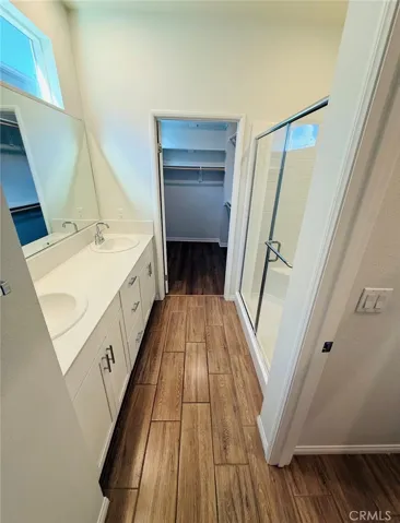 8360 N.canby Place, Northridge, California 91325