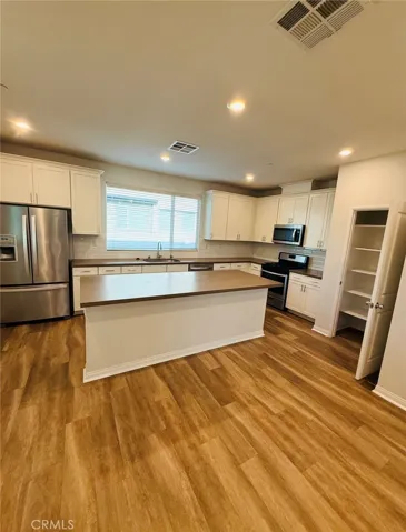 8360 N.canby Place, Northridge, California 91325