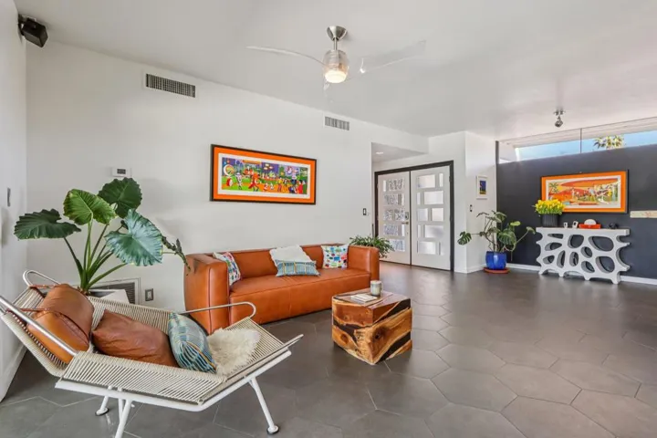 11-web-or-mls-W Nicola Rd-S1604-011