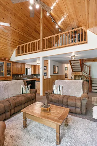 841 Cottage Grove Road, Lake Arrowhead, California 92352