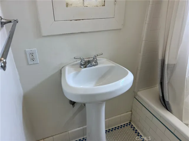 Bathroom Sink & Medicine Cabinet