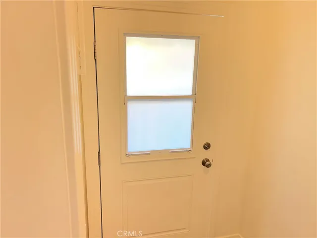 Side Entry Off Laundry
