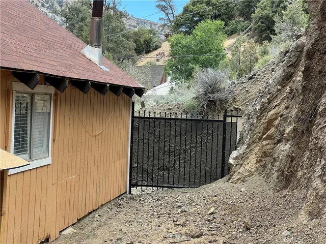Iron side fence