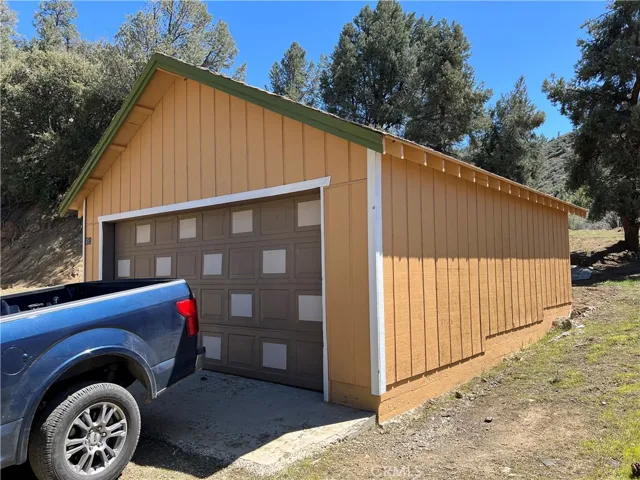 Detached garage
