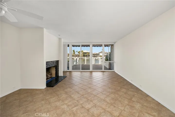 Natural light throughout