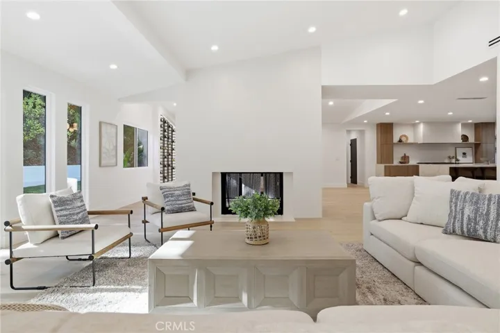 4615 El Caballero Drive, Tarzana, California 91356