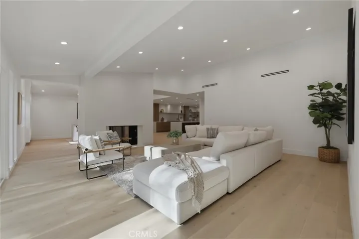 4615 El Caballero Drive, Tarzana, California 91356