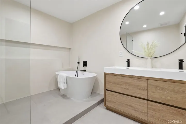 4615 El Caballero Drive, Tarzana, California 91356