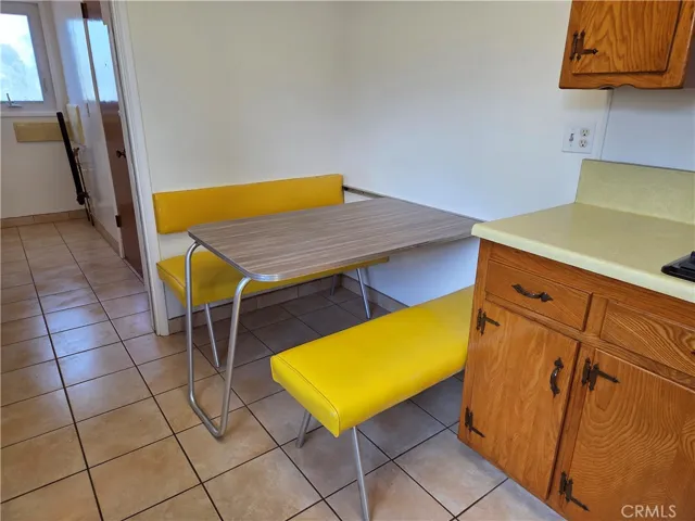 Built in Bench Table in Kitchen

