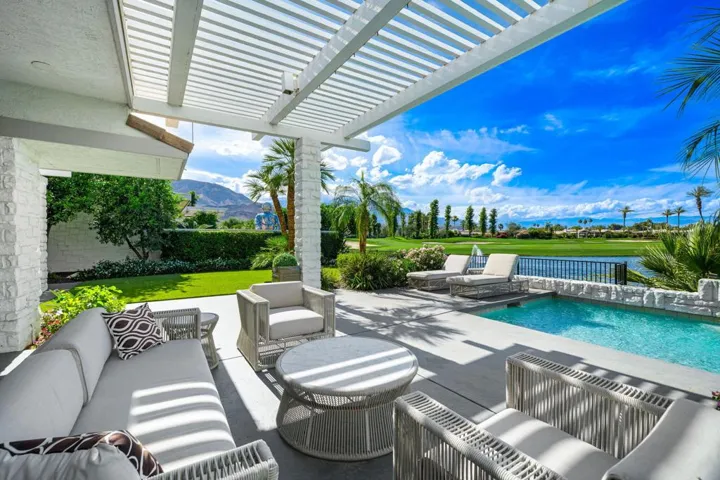 Pool/lagoon/mountain views