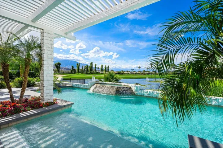 Pool sunshelf