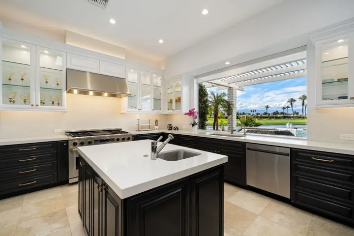 Open, bright kitchen with views!!