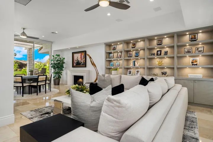 Family room / Eating area