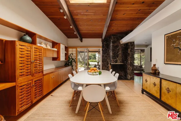 3493 Valley Meadow Road, Sherman Oaks, California 91403