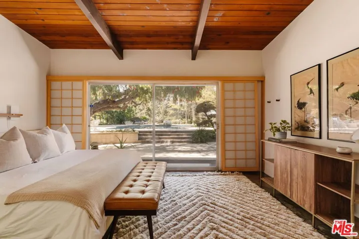 3493 Valley Meadow Road, Sherman Oaks, California 91403