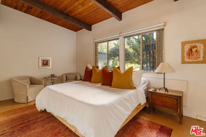 3493 Valley Meadow Road, Sherman Oaks, California 91403