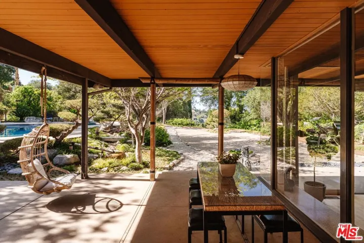 3493 Valley Meadow Road, Sherman Oaks, California 91403