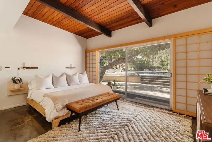 3493 Valley Meadow Road, Sherman Oaks, California 91403