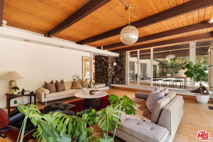 3493 Valley Meadow Road, Sherman Oaks, California 91403