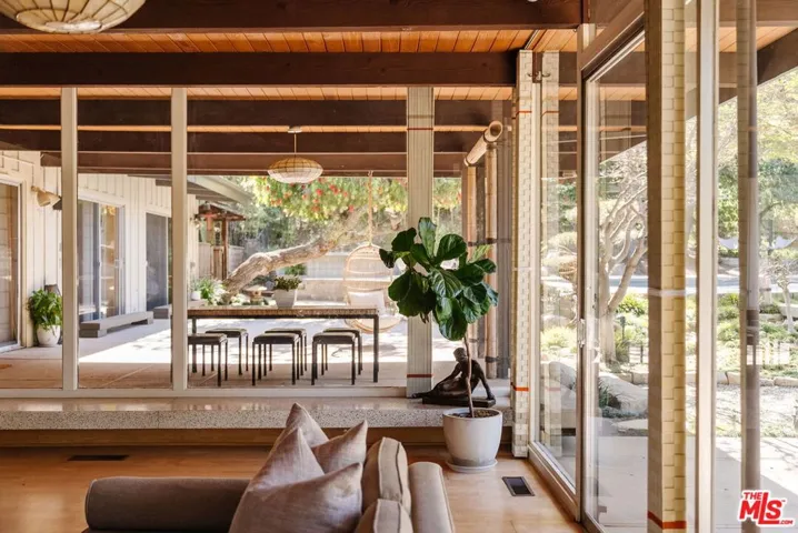 3493 Valley Meadow Road, Sherman Oaks, California 91403