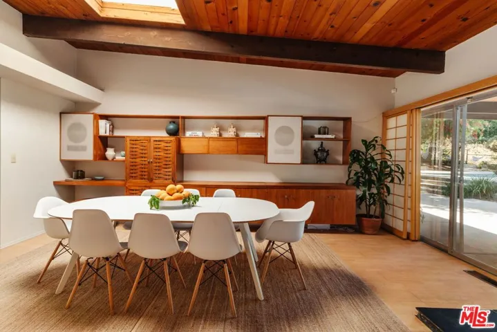 3493 Valley Meadow Road, Sherman Oaks, California 91403