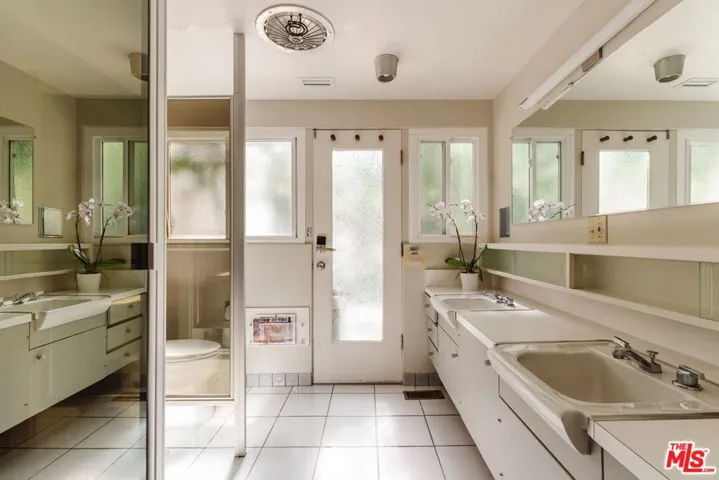 3493 Valley Meadow Road, Sherman Oaks, California 91403