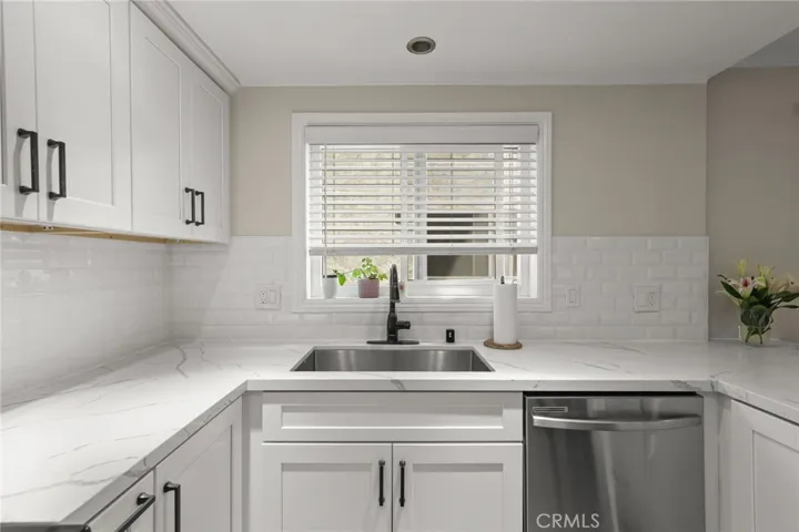 412 Burchett 17, Glendale, California 91203