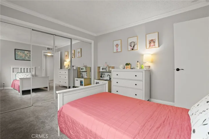 412 Burchett 17, Glendale, California 91203