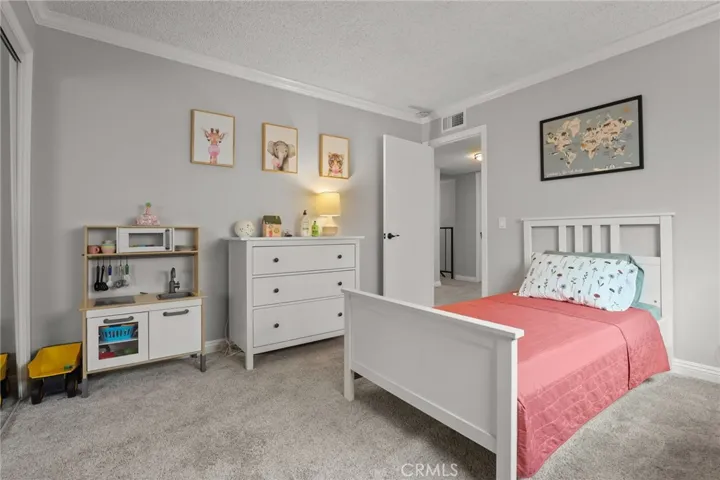 412 Burchett 17, Glendale, California 91203