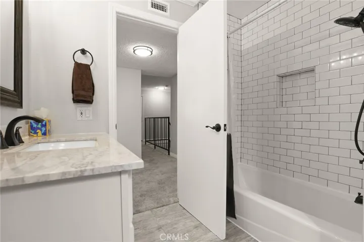 412 Burchett 17, Glendale, California 91203