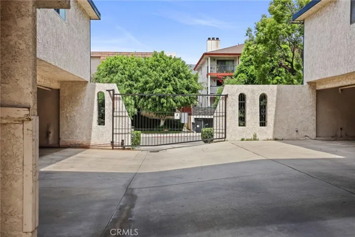 412 Burchett 17, Glendale, California 91203