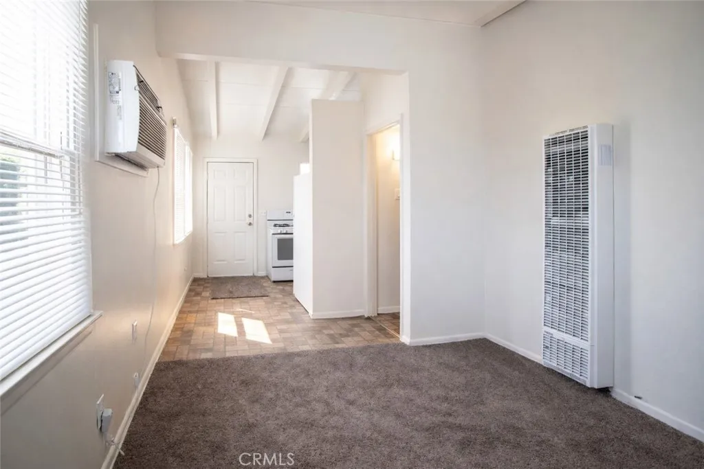 Unit B towards Kitchen
