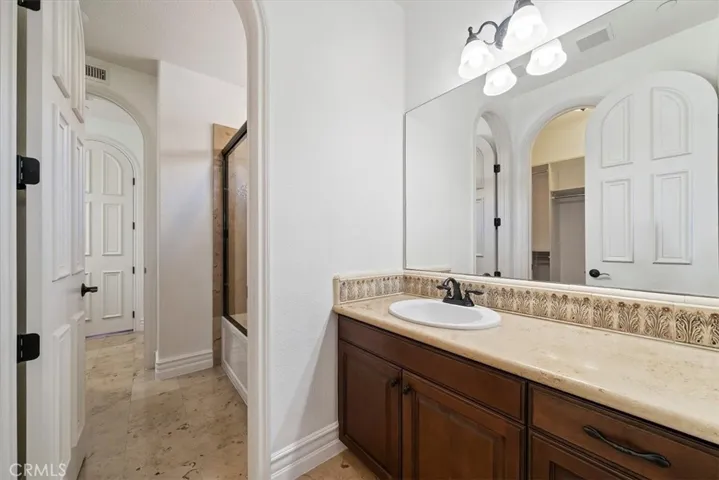 Bathroom number two (jack & Jill)