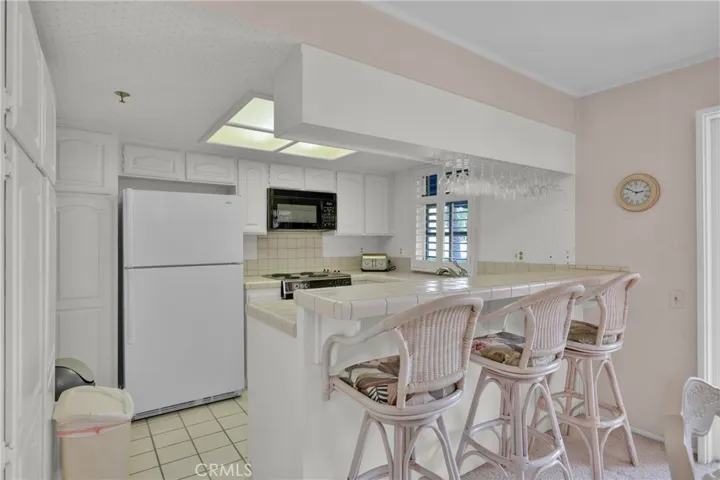 Breakfast bar and kitchen