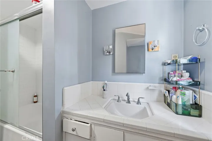 Guest Unit Bath